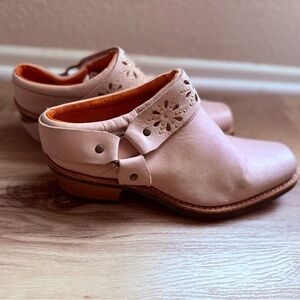 💕Pink Frye Boots💕 pale pink leather western harness mules flower cutout slip on